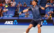 Capolavoro di Fognini: rimonta da 0-2 e batte Opelka. Avanti Sinner