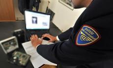 Si fanno mandare foto erotiche in chat e poi estorcono migliaia di euro alla vittima