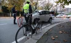 In bici travolto da un'auto: grave 76enne