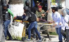 Fiaccolata dei tunisini in piazza dopo l'attentato