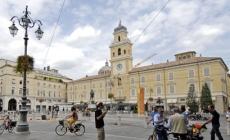 Il nuovo volto del punto Tim in piazza Gaibaldi
