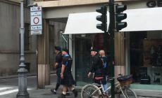 Scozzesi a passeggio in via Repubblica