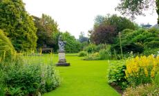 Usa il tagliaerba prima del consentito: sindaco si automulta