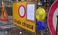 Tir nel fosso da recuperare: domenica chiuso tratto della provinciale Parma-Mezzani
