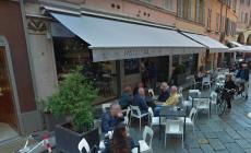 Ruba il portafogli di un cliente delle Malve: arrestato 32enne