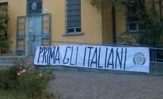 Migranti e striscioni: la polemica infuria
