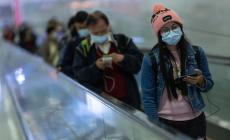 Virus Cina, l'Oms: primo caso di contagio non importato. A Milano annullata la parata di Capodanno