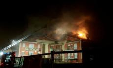 Colletta per la famiglia «sfrattata» dall'incendio