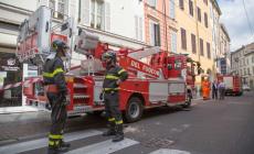 Tegole pericolanti: vigili del fuoco in via Bixio