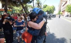Ilva: la manifestante abbraccia l'agente