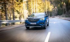 Opel Grandland X Hybrid 4: il nostro test
