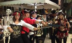 Pirati, sirene, tesori. E la notte è "glitter"