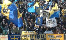 Parma-Cagliari, sold out la Nord, la tribuna Est e il settore ospiti. Il tam tam social: "il Tardini deve essere una bolgia". In vendita biglietti per la Sud - Le info