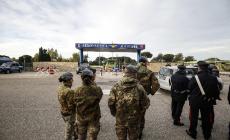 Arrivato il volo degli italiani da Wuhan, uno non è partito perché aveva la febbre