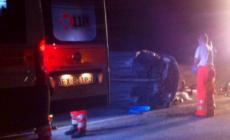 L'auto si ribalta, muore studentessa