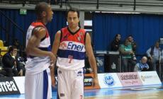 Trento domina, Brindisi ko in volata