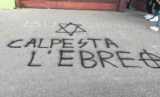Scritte antisemite davanti a due scuole di Pomezia