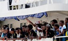 La nave Diciotti va  a Catania, ma i migranti non sbarcheranno