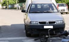 Auto contro bici in via Paradigna