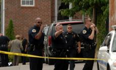 Spara in un cinema e ferisce 3 persone: freddato