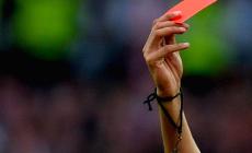 Ragazza arbitro di 16 anni spintonata e insultata