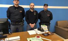 In via Emilio Lepido con il campionario della droga: 19enne parmigiano arrestato