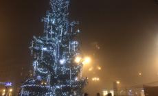 Albero in Piazza: luci nella nebbia