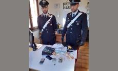 Quattro Castella, spaccia droga a studenti minorenni vicino a scuola, arrestato 