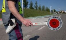 Falsifica i dati di riposo: camionista (con rifiuti diretti a Parma) nei guai