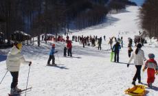 Tutti sulla neve per giocare a «Mai dire Pratospilla» 
