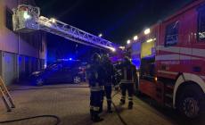 Incendio a Corcagnano: evacuate 10 persone con le autoscale (video)