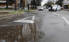 Perdita d'acqua davanti al Tardini: la strada si rigonfia