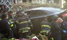 Sbaglia manovra e finisce su folla che festeggia Halloween: 3 morti