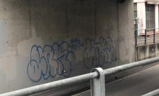 Via Venezia: tornano i graffiti sui muri appena ripuliti