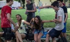 Addio alla battaglia delle uova, fine scuola a colpi di gavettoni