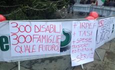 Gli educatori contro il Comune: "Dichiarata guerra alle famiglie"