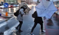 Cambia il meteo: domani allerta arancione per vento e gialla per piene di fiumi e frane