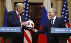 Il pallone che Putin ha regalato a Trump contiene un chip?