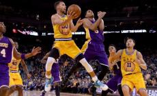 NBA: 16 vittorie, i Warriors fanno storia
