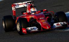 Vettel svernicia Hamilton