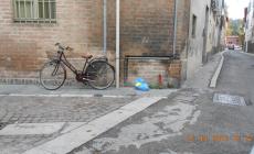 Controlli sui rifiuti: una multa e 23 sacchi irregolari in via Corso Corsi