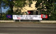 "No al centro d'accoglienza". E CasaPound occupa la scuola