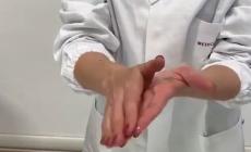 L'importanza di lavarsi le mani. Chi soffre di dermatiti: i consigli della dermatologa