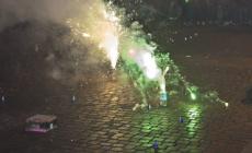 Stava preparando botti: 22enne rischia la vita