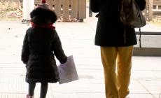 Il pediatra: 'Per i bambini niente giochi fuori con gli amici e niente visite ai nonni' - Video