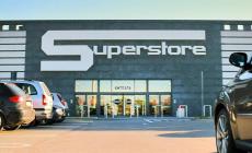 Verso una nuova stretta per i negozi. E diversi supermercati riducono gli orari, anche a Parma