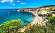 Baleari, tutti pazzi per Ibiza