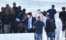 Fico: "Diciotti, i 177 devono poter sbarcare". Il pm a bordo della nave