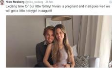 Rosberg si consola con la moglie