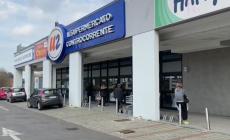 Serrande supermercati abbassate nel weekend